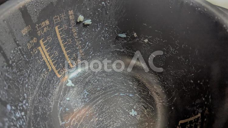 使い終わった炊飯器の内釜 炊飯器,内釜,キッチンの写真素材