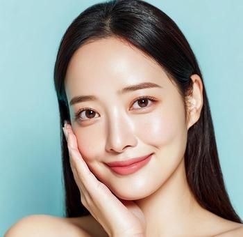 透明感あふれる肌の女性ポートレート 透明感あふれる肌の女性ポートレートの写真