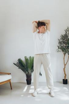 腕のストレッチをする男性 男性,外国人,欧米人の写真素材