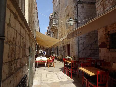 ドゥブロヴニクのレストラン街 クロアチア,街並み,路地裏の写真素材