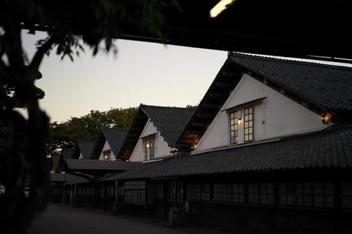 日暮れ時の古い建物 日暮れ時の古い建物 建物,古い,日暮れの写真素材
