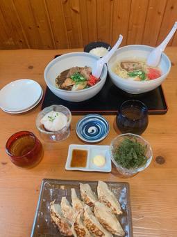 沖縄料理と餃子 沖縄料理と餃子の写真