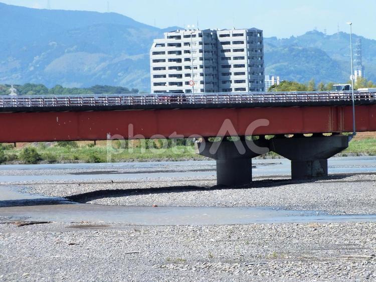 高いビルと安倍川に架かる長い橋 川,橋,安倍川の写真素材
