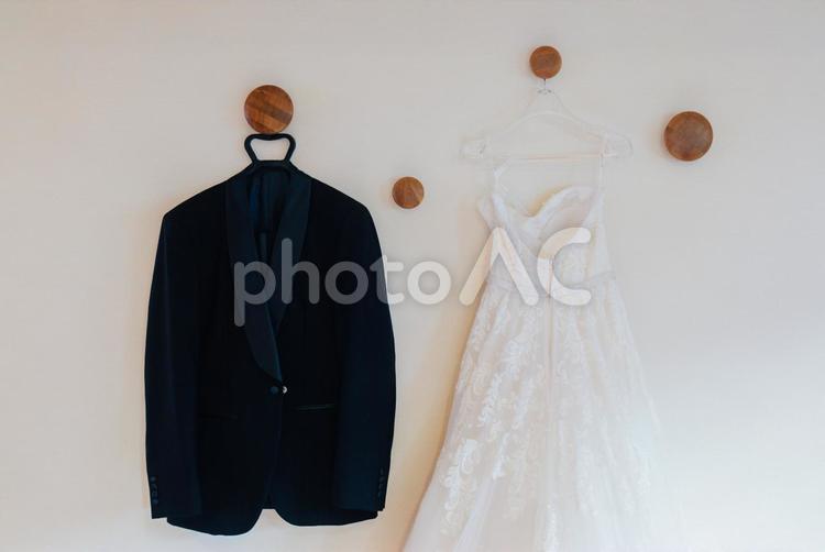タキシードとウェディングドレス ウェディングドレス,タキシード,結婚式の写真素材