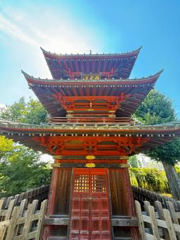 青空と三重塔 青空と三重塔 塔,空,旅の写真素材