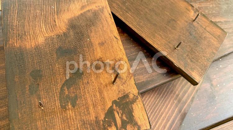 剥き出しの釘と木材表面 釘,木材,剥き出しの写真素材