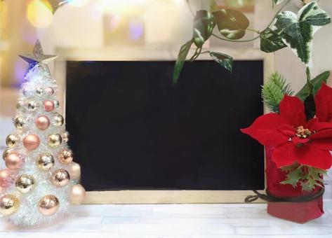 クリスマス仕様の黒板告知ボード クリスマス,クリスマスツリー,黒板ボードの写真素材