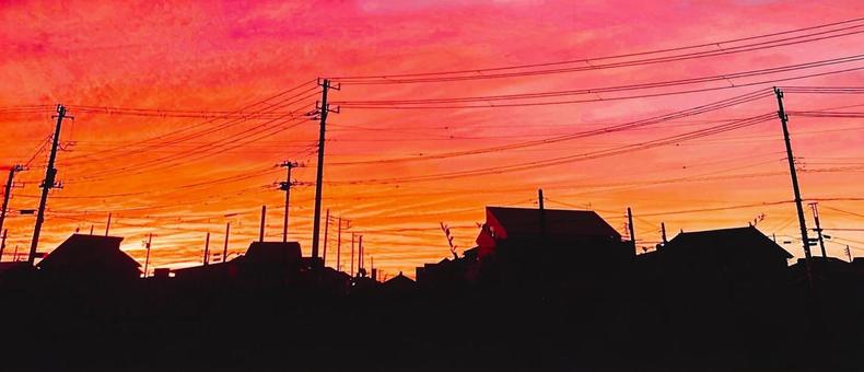 夕焼けとシルエットのような街並み 夕焼けとシルエットのような街並みの写真