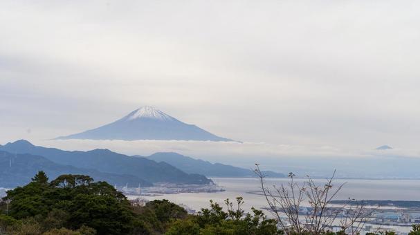 日本平1 富士山,雲,かいまき笠雲の写真素材