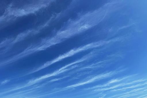 筋状の雲 筋状の雲の写真