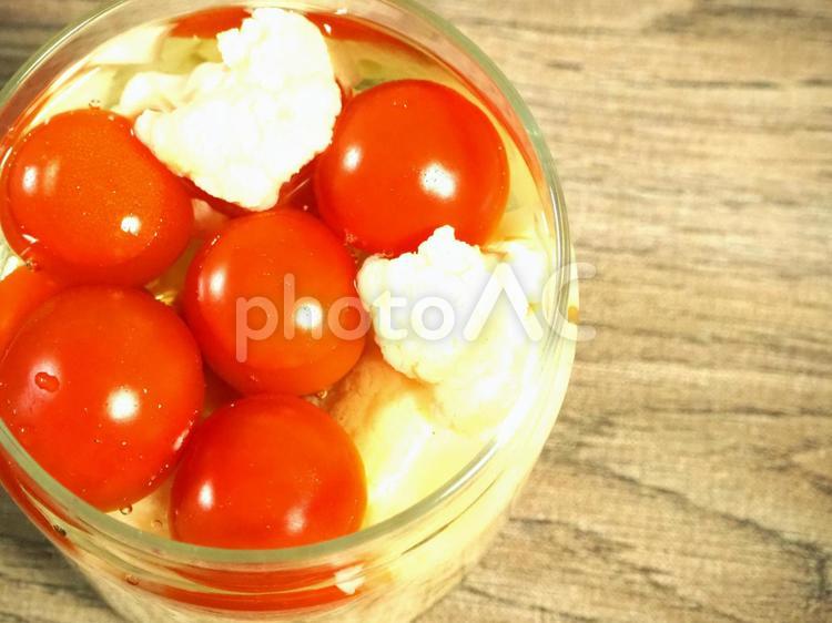 カリフラワーとミニトマトのピクルス ピクルス,酢漬け,カリフラワーの写真素材