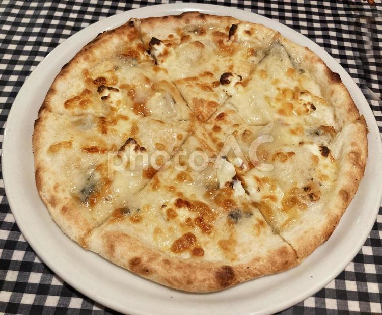 焼きたてのピザ ピザ,チーズ,イタリアンの写真素材