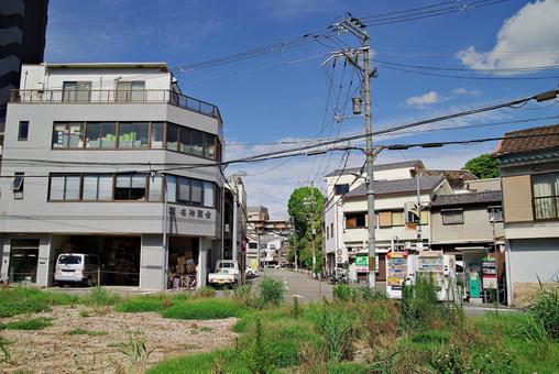 都心住宅街の町角風景 都心住宅街の町角風景 空地,雑草,住宅街の写真素材