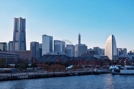 大さん橋から見る横浜みなとみらいの景色 横浜みなとみらい,ランドマークタワー,クイーンズタワーの写真素材