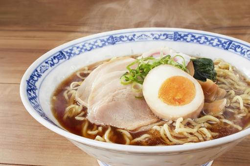 醤油ラーメン 醤油ラーメンの写真