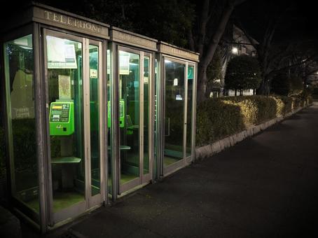 夜の公衆電話 夜の公衆電話の写真