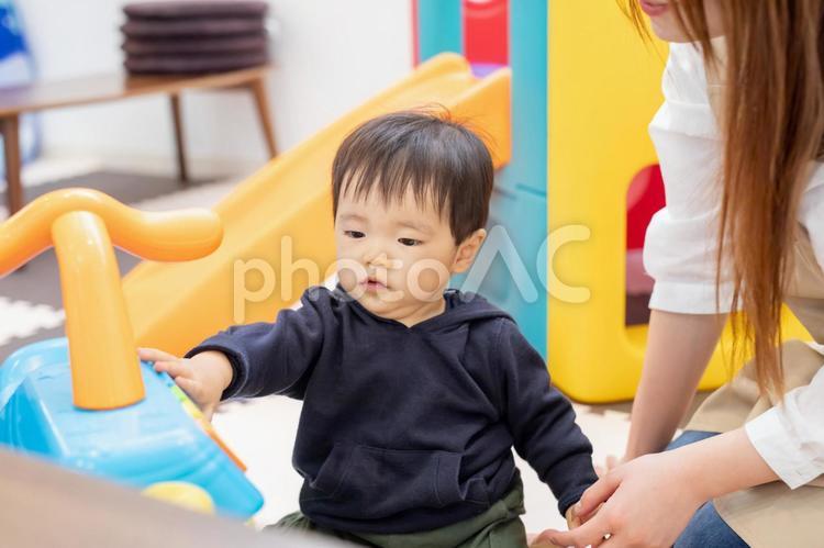 保育園／託児所／キッズカフェで遊ぶ子供 保育園,保育士,幼稚園の写真素材