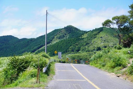 自然の中を走る道路の風景 自然の中を走る道路の風景 自然,平尾台,車道の写真素材