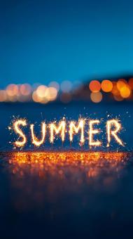 夏の夜に踊る美しい手持ち花火文字アート 夏の夜に踊る美しい手持ち花火文字アートの写真