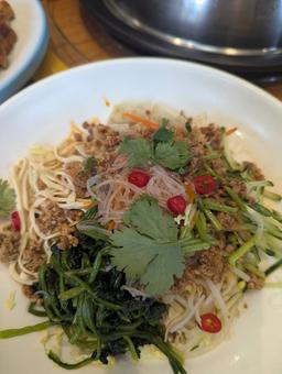 大連海鮮レストラン海味当家干し豆腐サラダ 大連海鮮レストラン海味当家干し豆腐サラダの写真