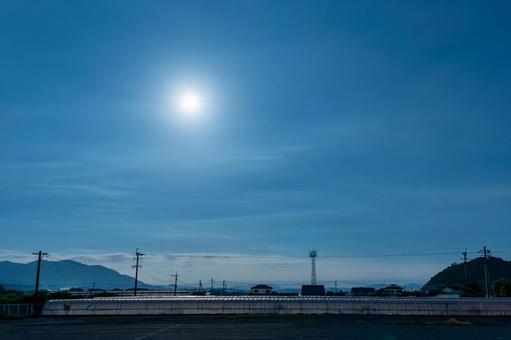 月明かり 月,月光,月明かりの写真素材