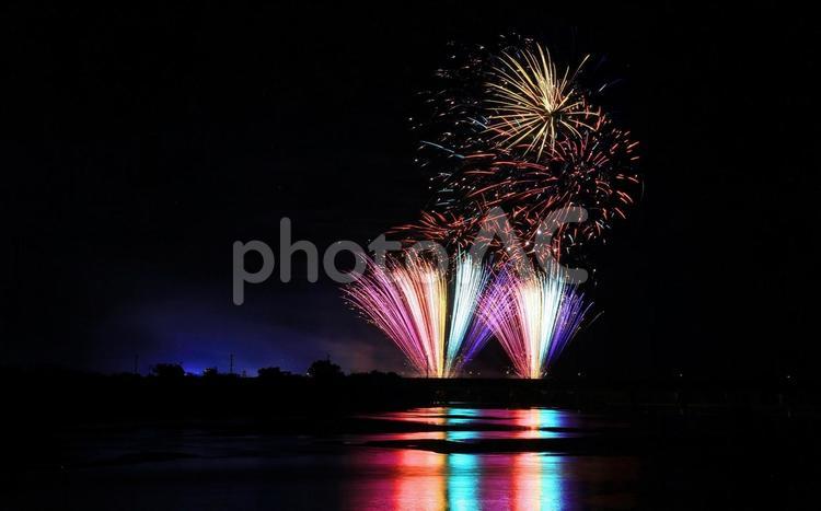 打ち上げ花火/斐伊川花火 打ち上げ花火,花火,夏の写真素材
