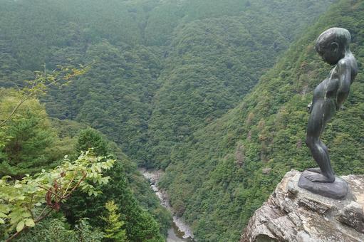 徳島県-祖谷渓-小便小僧像 徳島県-祖谷渓-小便小僧像の写真
