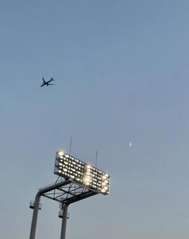 神宮球場の照明 神宮球場の照明 神宮球場,ナイター,照明の写真素材