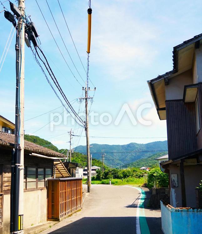 夏の田舎の下町風情 下町,木造家屋,路地の写真素材
