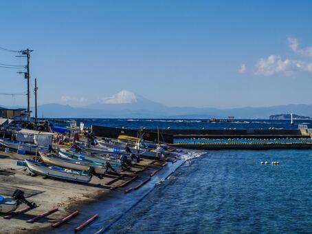 【神奈川県】葉山町・真名瀬漁港 葉山町,新名瀬漁港,富士山の写真素材
