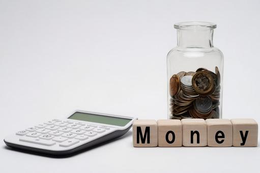 瓶に入ったコインと電卓とmoneyの文字 瓶に入ったコインと電卓とmoneyの文字 お金,貯金,投資の写真素材