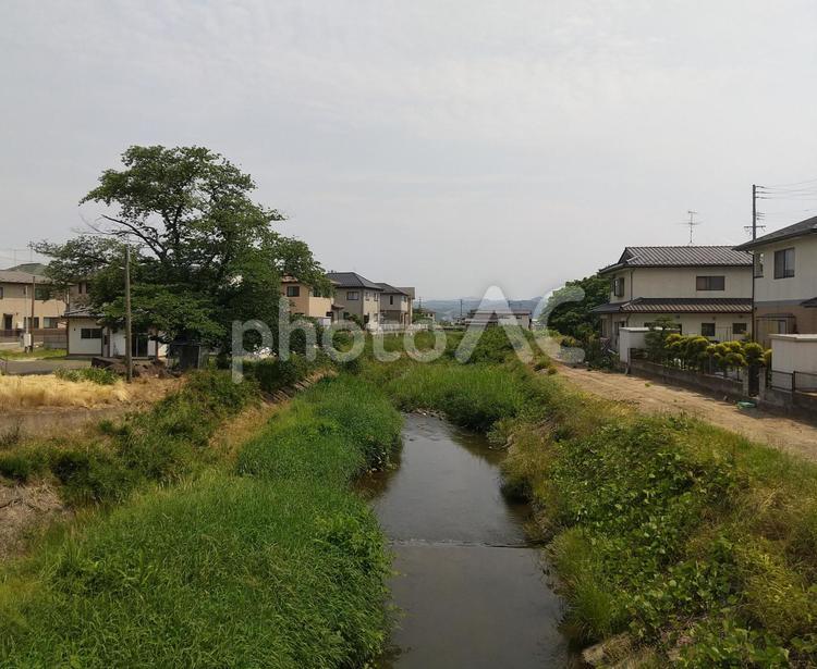 福島県伊達郡桑折町　河と住宅 福島県,伊達郡,桑折町の写真素材