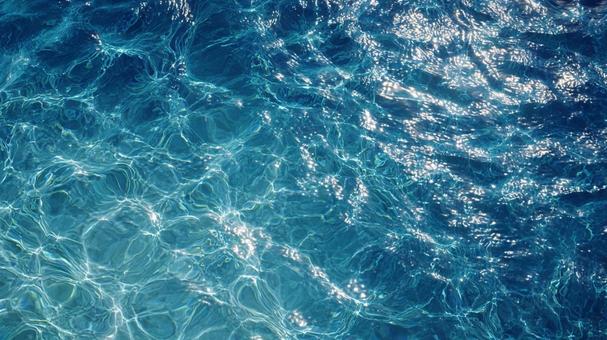 水面に輝く光 水面に輝く光の写真