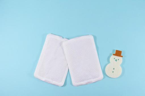 使い捨てカイロと雪だるま 使い捨てカイロ,カイロ,無人の写真素材
