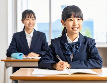勉強している女の子 勉強している女の子の写真