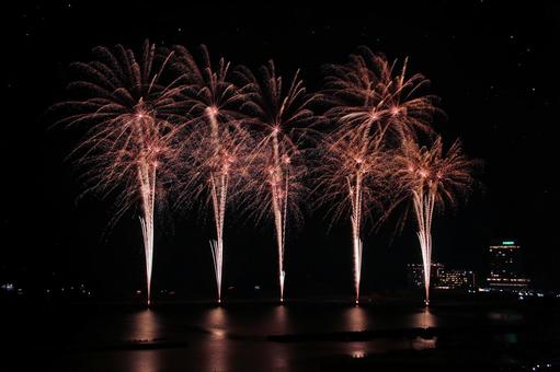 晩夏の熱海海上花火大会 11 晩夏の熱海海上花火大会 11の写真