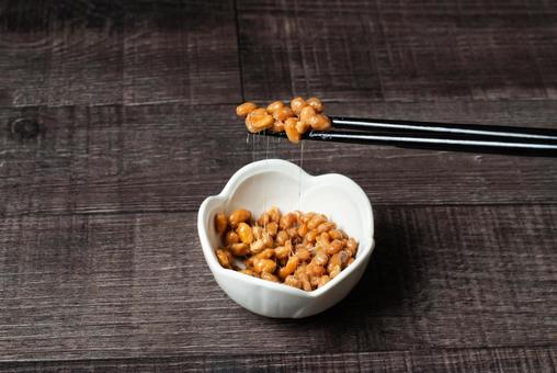 糸を引く納豆 糸を引く納豆 納豆,大豆,ねばねばの写真素材