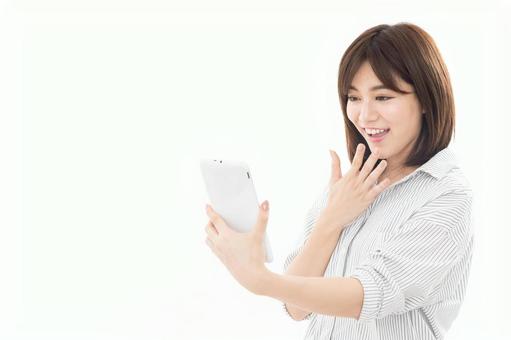 若い女性 タブレット 若い女性 タブレット タブレット,女性,大学生の写真素材