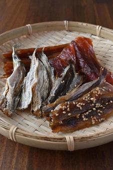 珍味盛り合せ(4種) 珍味盛り合せ(4種) 鮭とば,とば,冬葉の写真素材