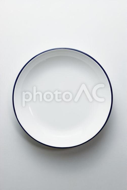 白いお皿のイメージ お皿,白,背景の写真素材