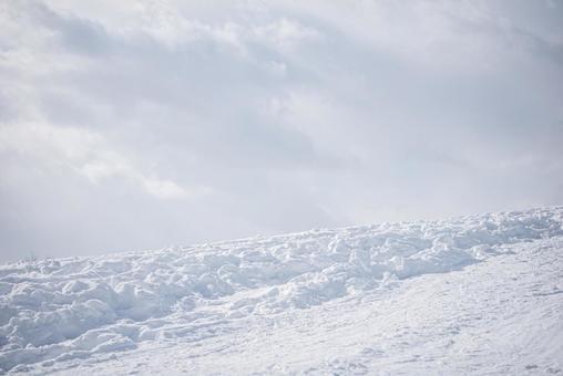 雪山と白い空 雪山と白い空 雪,雪山,雲の写真素材