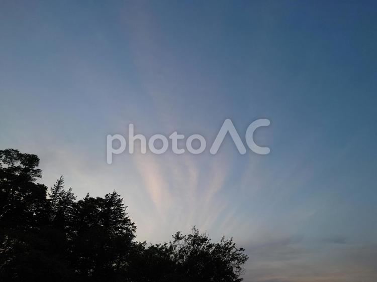 夕暮れ　カッコいい雲 夕暮れ,カッコいい雲,すじ雲の写真素材