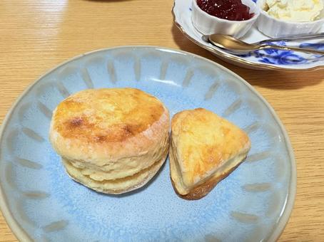 手作りスコーンとクリーム&ジャム スコーン,手作り,ジャムの写真素材