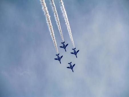 ブルーインパルス ブルーインパルス,入間航空祭,2025の写真素材