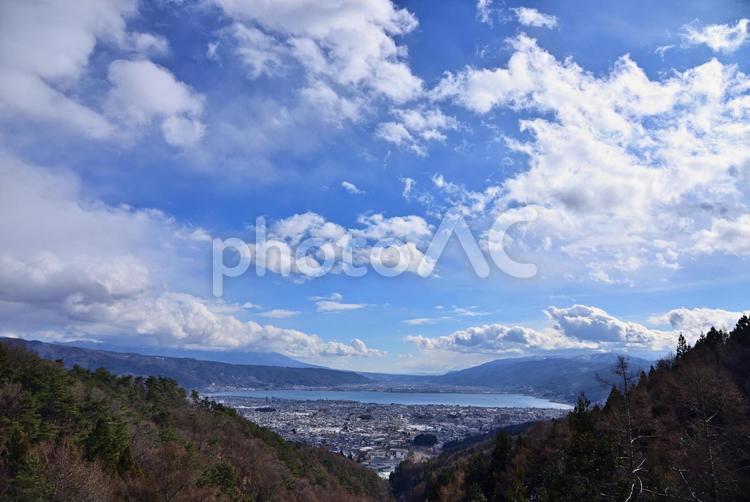 塩尻峠から諏訪湖を眺める 諏訪湖,塩尻峠,岡谷市の写真素材
