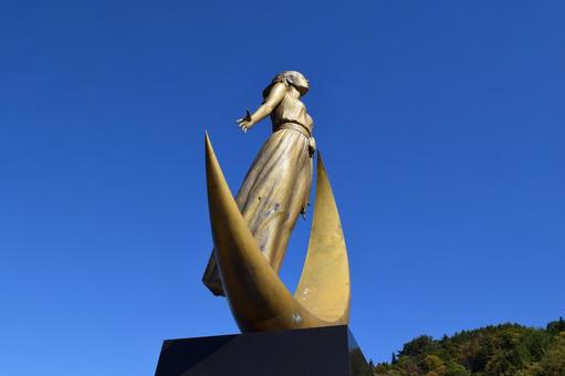 月の女神 ダムの守り神 月の女神 ダムの守り神の写真