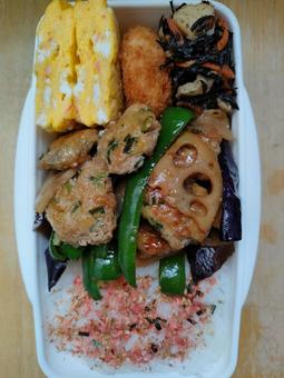 ぎょうざのタネ蓮根ピーマン炒めのお弁当 ぎょうざのタネ蓮根ピーマン炒めのお弁当の写真
