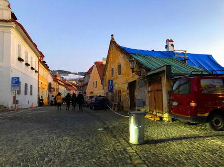 チェコ　かわいい街　夕暮れの写真