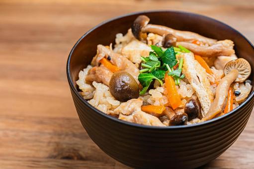 きのこ入り炊き込みご飯 きのこ入り炊き込みご飯の写真