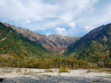 上高地から見える穂高の山々 上高地,北アルプス,奥穂高岳の写真素材